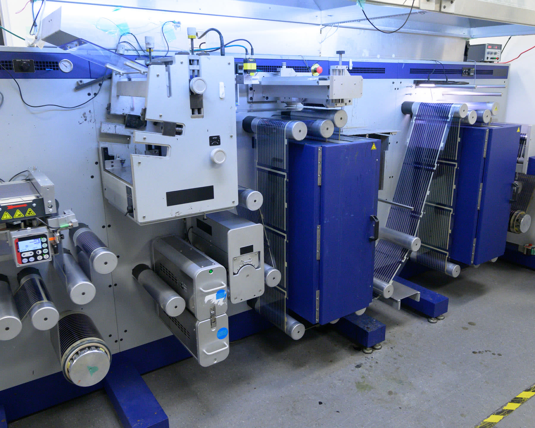The pilot roll-to-roll press, Printed Solar running over its rollers